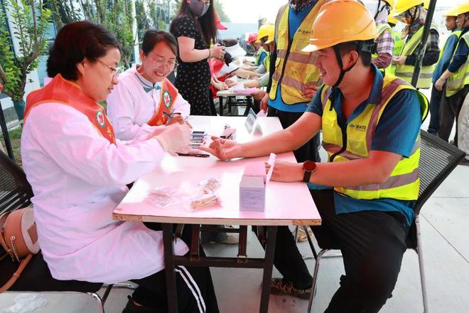 滨州市人民医院健康行志愿服务医疗队走进“车小镇”