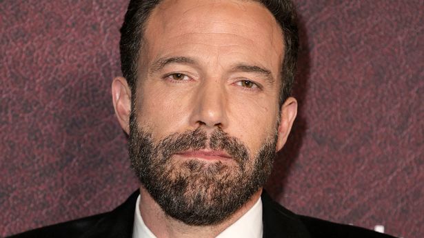 本·阿弗莱克(Ben Affleck)“有辣妹给他打电话”，但他还不能约会，原因有一个